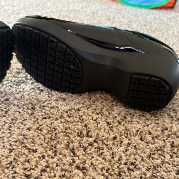 Women's Black Slip-On Nurse Shoes - Picture 5 of 7